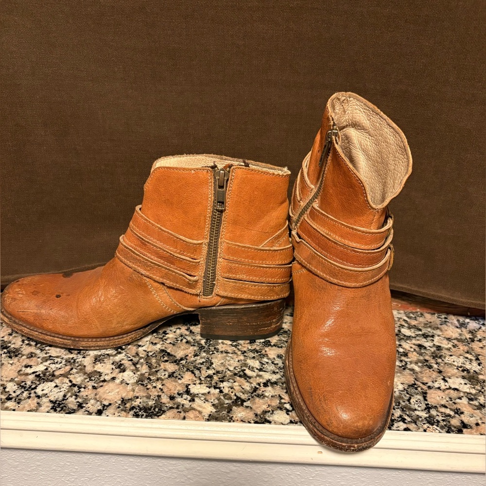 FREEBIRD Watts Bootie- size 8
